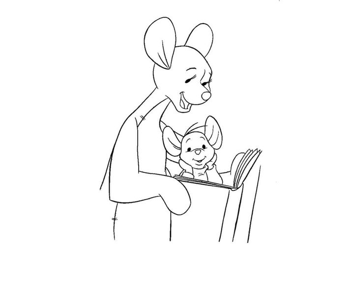 Мама читает крошке ру книгу